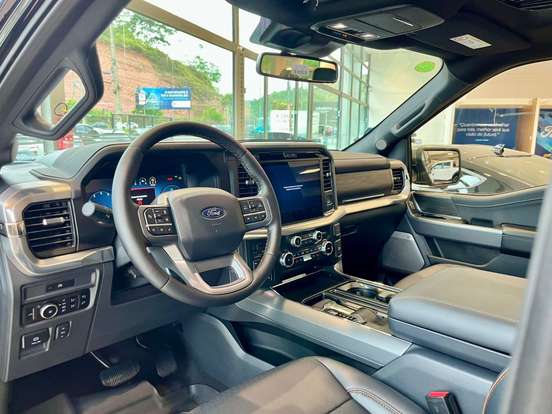FORD-F-150-5.0 V8 GASOLINA CD LARIAT BLACK FX4 AUTOMÁTICO FORD-F-150-2025