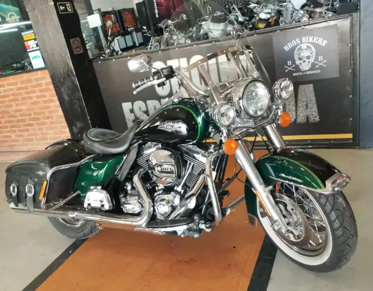 HARLEY-DAVIDSON ROAD KING CLASSIC 