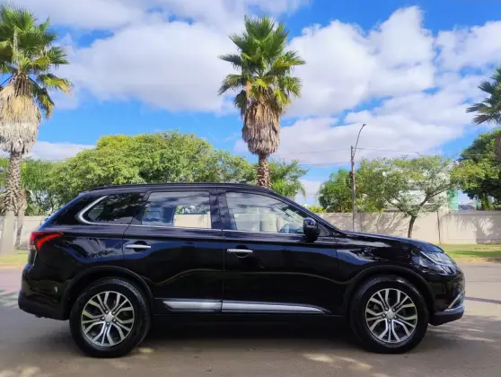 MITSUBISHI OUTLANDER 2.2 4X4 16V DIESEL 4P AUTOMÁTICO