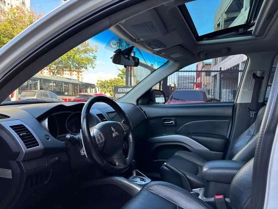 MITSUBISHI-OUTLANDER-2012