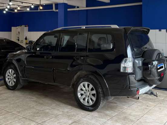 MITSUBISHI-PAJERO FULL-2010