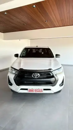 TOYOTA HILUX 2.8 D-4D TURBO DIESEL CD SR 4X4 AUTOMÁTICO