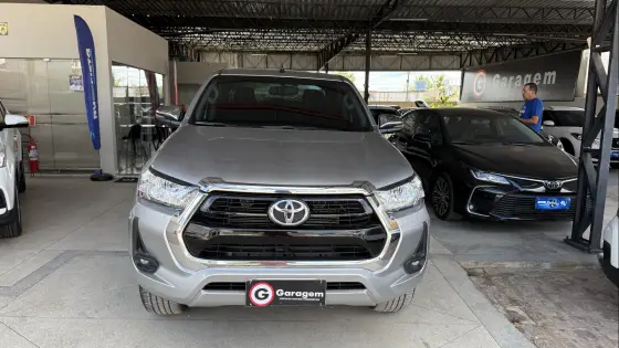 TOYOTA HILUX 2.8 D-4D TURBO DIESEL CD SRV 4X4 AUTOMÁTICO