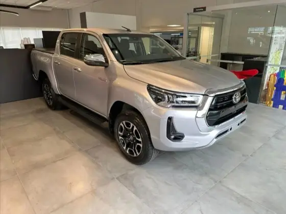 TOYOTA HILUX 2.8 D-4D TURBO DIESEL CD SRV 4X4 AUTOMÁTICO