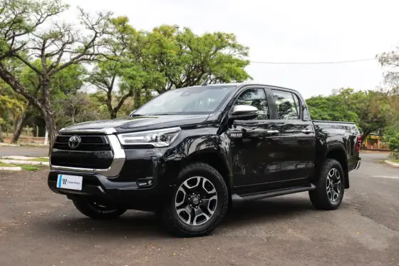 TOYOTA HILUX 2.8 D-4D TURBO DIESEL CD SRX 4X4 AUTOMÁTICO
