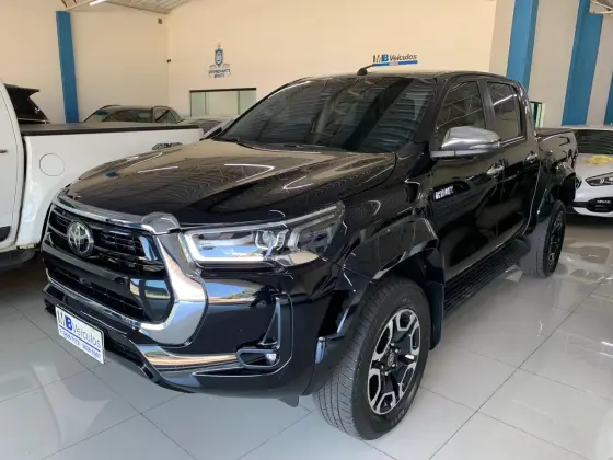 TOYOTA HILUX 2.8 D-4D TURBO DIESEL CD SRX PLUS 4X4 AUTOMÁTICO