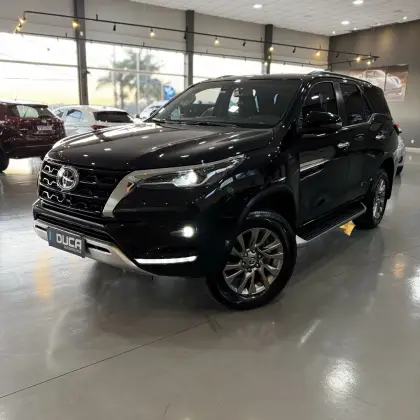 TOYOTA HILUX SW4 2.8 D-4D TURBO DIESEL SRX 7L 4X4 AUTOMÁTICO