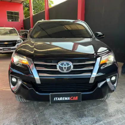TOYOTA HILUX SW4 2.8 SRX 4X4 7 LUGARES 16V TURBO INTERCOOLER DIESEL 4P AUTOMÁTICO