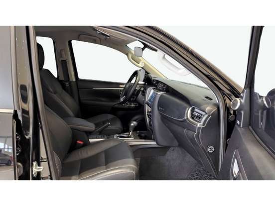 TOYOTA-HILUX SW4-2.8 D-4D TURBO DIESEL SRX PLATINUM 4X4 AUTOMÁTICO TOYOTA-HILUX SW4-2025