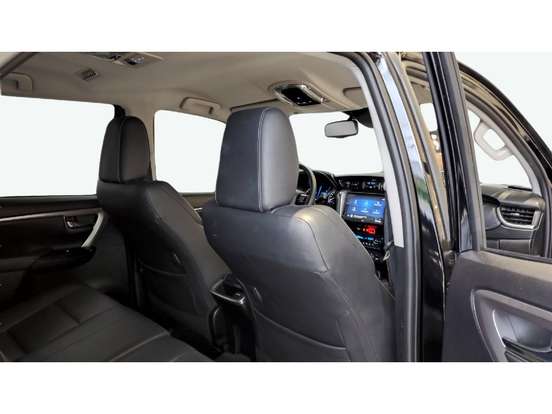 TOYOTA-HILUX SW4-2.8 D-4D TURBO DIESEL SRX PLATINUM 4X4 AUTOMÁTICO TOYOTA-HILUX SW4-2025