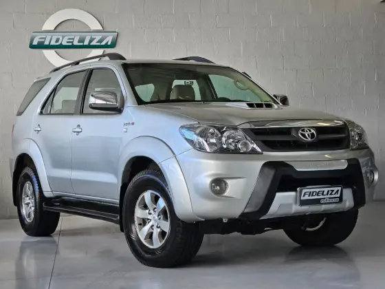TOYOTA HILUX SW4 3.0 SRV 4X4 16V TURBO INTERCOOLER DIESEL 4P AUTOMÁTICO TOYOTA HILUX SW4 3.0 SRV 4X4 16V TURBO INTERCOOLER DIESEL 4P AUTOMÁTICO