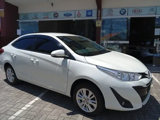 TOYOTA YARIS 1.5 16V FLEX SEDAN XL PLUS TECH MULTIDRIVE TOYOTA YARIS 1.5 16V FLEX SEDAN XL PLUS TECH MULTIDRIVE