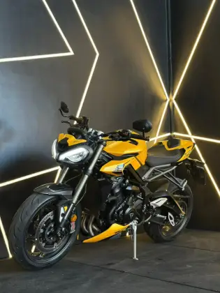 TRIUMPH STREET TRIPLE 765 RS 