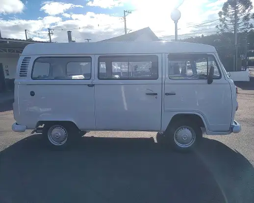 VOLKSWAGEN-KOMBI-2011