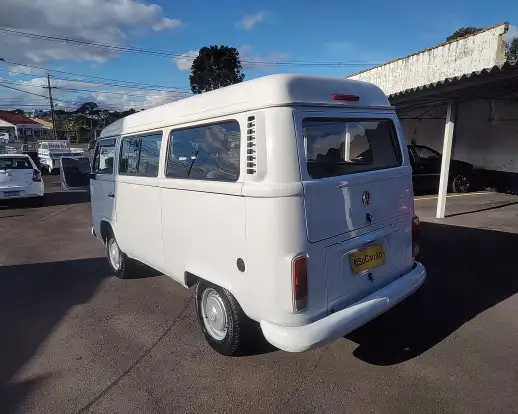 VOLKSWAGEN-KOMBI-2011