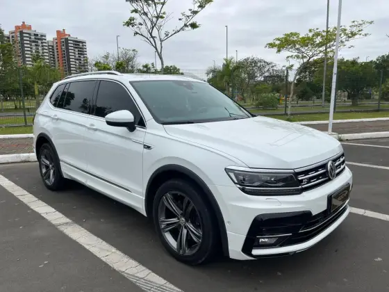 VOLKSWAGEN TIGUAN 2.0 350 TSI GASOLINA ALLSPACE R-LINE 4MOTION DSG VOLKSWAGEN TIGUAN 2.0 350 TSI GASOLINA ALLSPACE R-LINE 4MOTION DSG