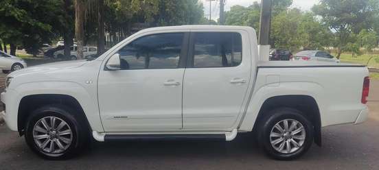 VOLKSWAGEN-AMAROK-2012