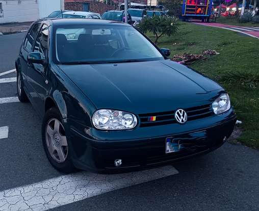 VOLKSWAGEN-GOLF-2001