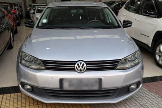 VOLKSWAGEN JETTA 2.0 COMFORTLINE FLEX 4P TIPTRONIC