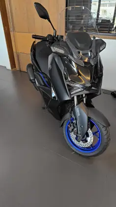 YAMAHA XMAX 300 CONNECTED ABS YAMAHA XMAX 300 CONNECTED ABS