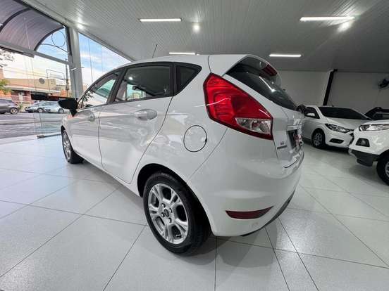 FORD-FIESTA-2015