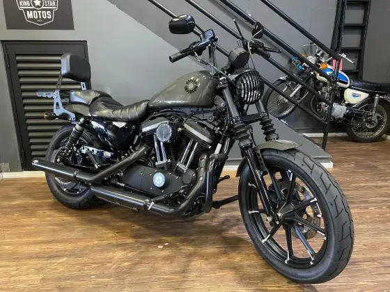 HARLEY-DAVIDSON SPORTSTER IRON 883 