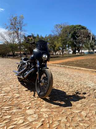 HARLEY-DAVIDSON-DYNA STREET BOB-2015