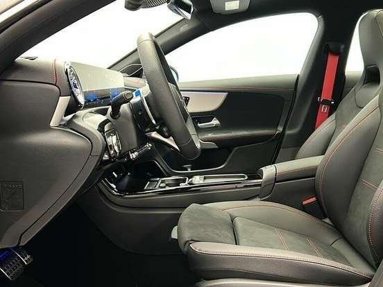 MERCEDES-BENZ-CLA 35 AMG-2.0 MHEV 4MATIC 8G-DCT MERCEDES-BENZ-CLA 35 AMG-2025
