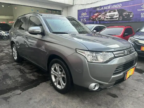 MITSUBISHI OUTLANDER 3.0 GT 4X4 V6 24V GASOLINA 4P AUTOMÁTICO MITSUBISHI OUTLANDER 3.0 GT 4X4 V6 24V GASOLINA 4P AUTOMÁTICO