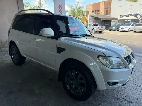 MITSUBISHI-PAJERO TR4-2.0 4X2 16V 140CV FLEX 4P AUTOMÁTICO MITSUBISHI-PAJERO TR4-2013