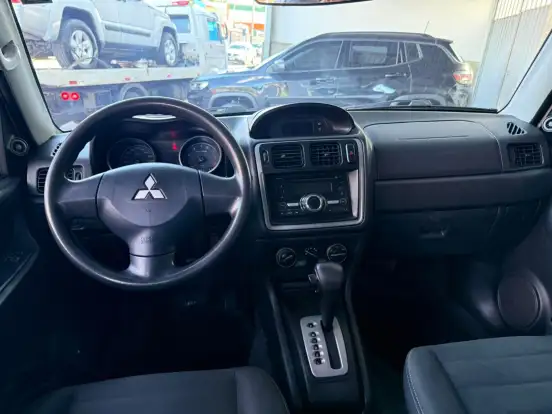 MITSUBISHI-PAJERO TR4-2013