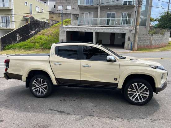 MITSUBISHI-L200 TRITON-2024