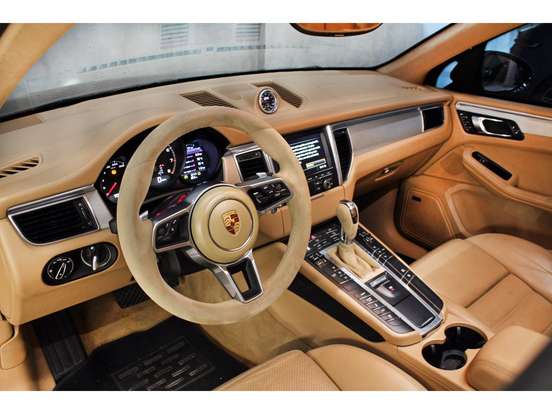 PORSCHE-MACAN-2014
