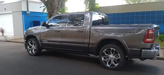 RAM 1500 5.7 V8 GASOLINA LIMITED CD 4X4 AUTOMÁTICO