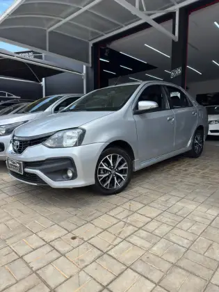 TOYOTA ETIOS 1.5 PLATINUM SEDAN 16V FLEX 4P AUTOMÁTICO