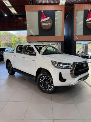 TOYOTA HILUX 2.8 D-4D TURBO DIESEL CD SRX 4X4 AUTOMÁTICO