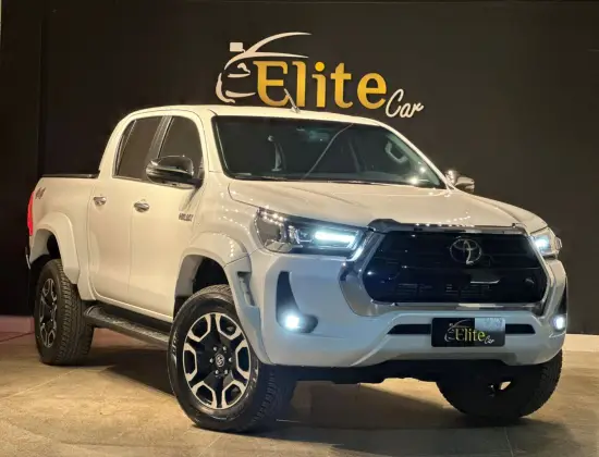 TOYOTA HILUX 2.8 D-4D TURBO DIESEL CD SRX PLUS 4X4 AUTOMÁTICO