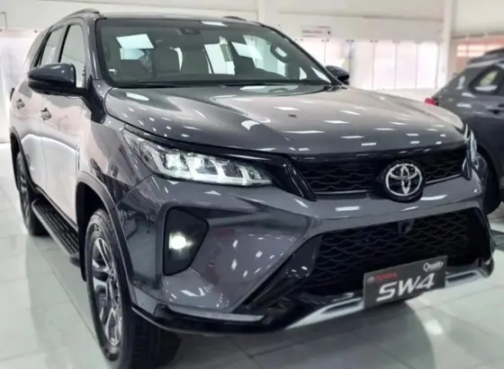 TOYOTA HILUX SW4 2.8 D-4D TURBO DIESEL DIAMOND 7L 4X4 AUTOMÁTICO