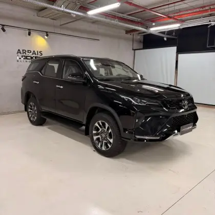 TOYOTA HILUX SW4 2.8 D-4D TURBO DIESEL SRX PLATINUM 7L 4X4 AUTOMÁTICO