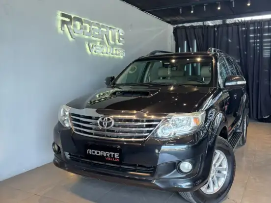TOYOTA-HILUX SW4-3.0 SRV 4X4 7 LUGARES 16V TURBO INTERCOOLER DIESEL 4P AUTOMÁTICO TOYOTA-HILUX SW4-2013