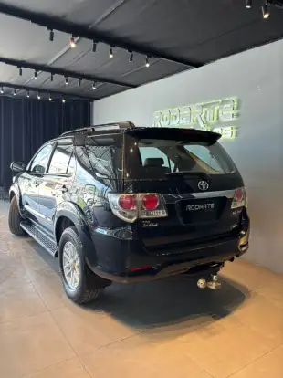 TOYOTA-HILUX SW4-2013