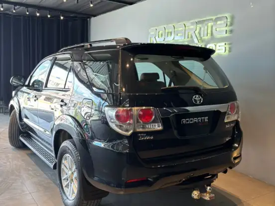 TOYOTA-HILUX SW4-3.0 SRV 4X4 7 LUGARES 16V TURBO INTERCOOLER DIESEL 4P AUTOMÁTICO TOYOTA-HILUX SW4-2013