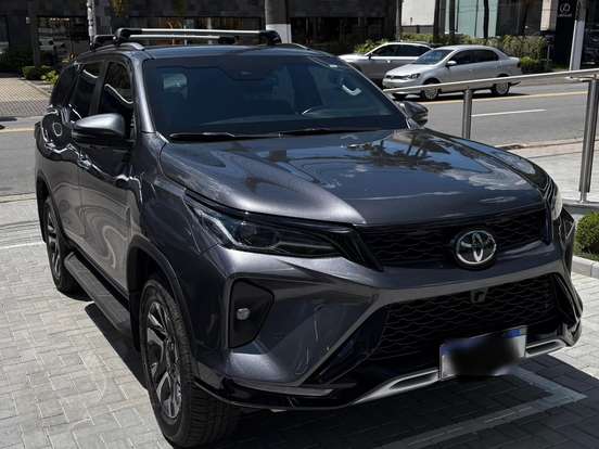 TOYOTA-HILUX SW4-2.8 D-4D TURBO DIESEL SRX PLATINUM 7L 4X4 AUTOMÁTICO TOYOTA-HILUX SW4-2025