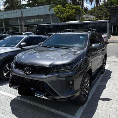 TOYOTA-HILUX SW4-2025