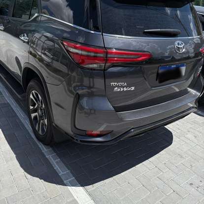 TOYOTA-HILUX SW4-2025