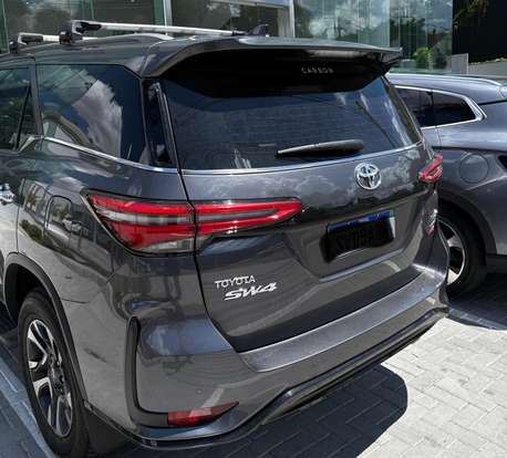 TOYOTA-HILUX SW4-2025