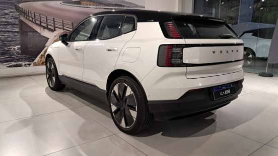 VOLVO-EX30-2024