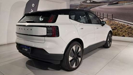VOLVO-EX30-2024