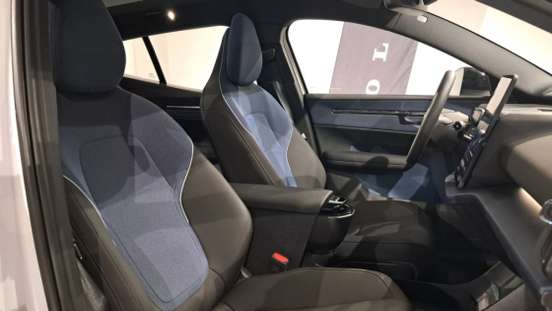 VOLVO-EX30-2024