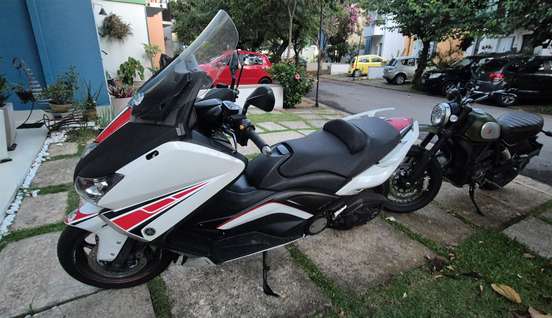 YAMAHA-TMAX-2014